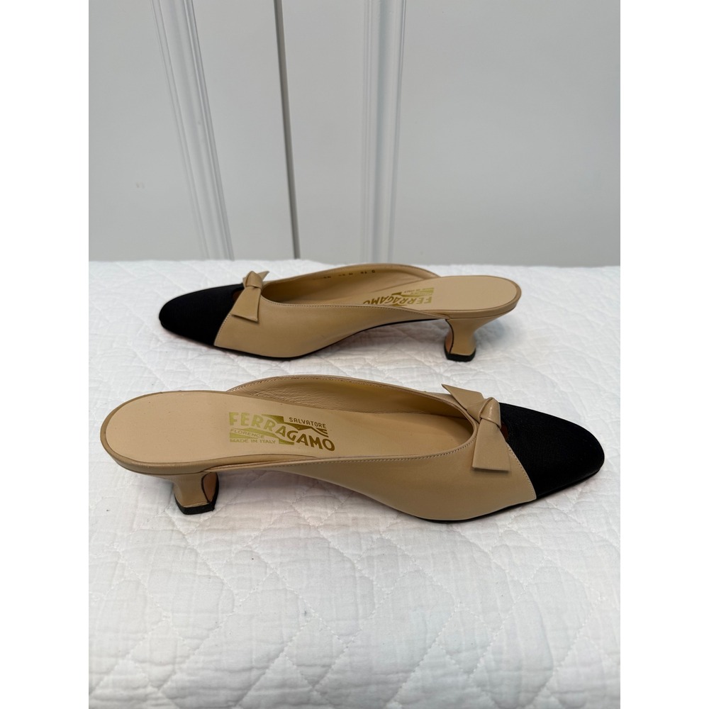 Salvatore Ferragamo Mules Women 8.5 C Tan Black Excellent Bow Kitten Heel Italy